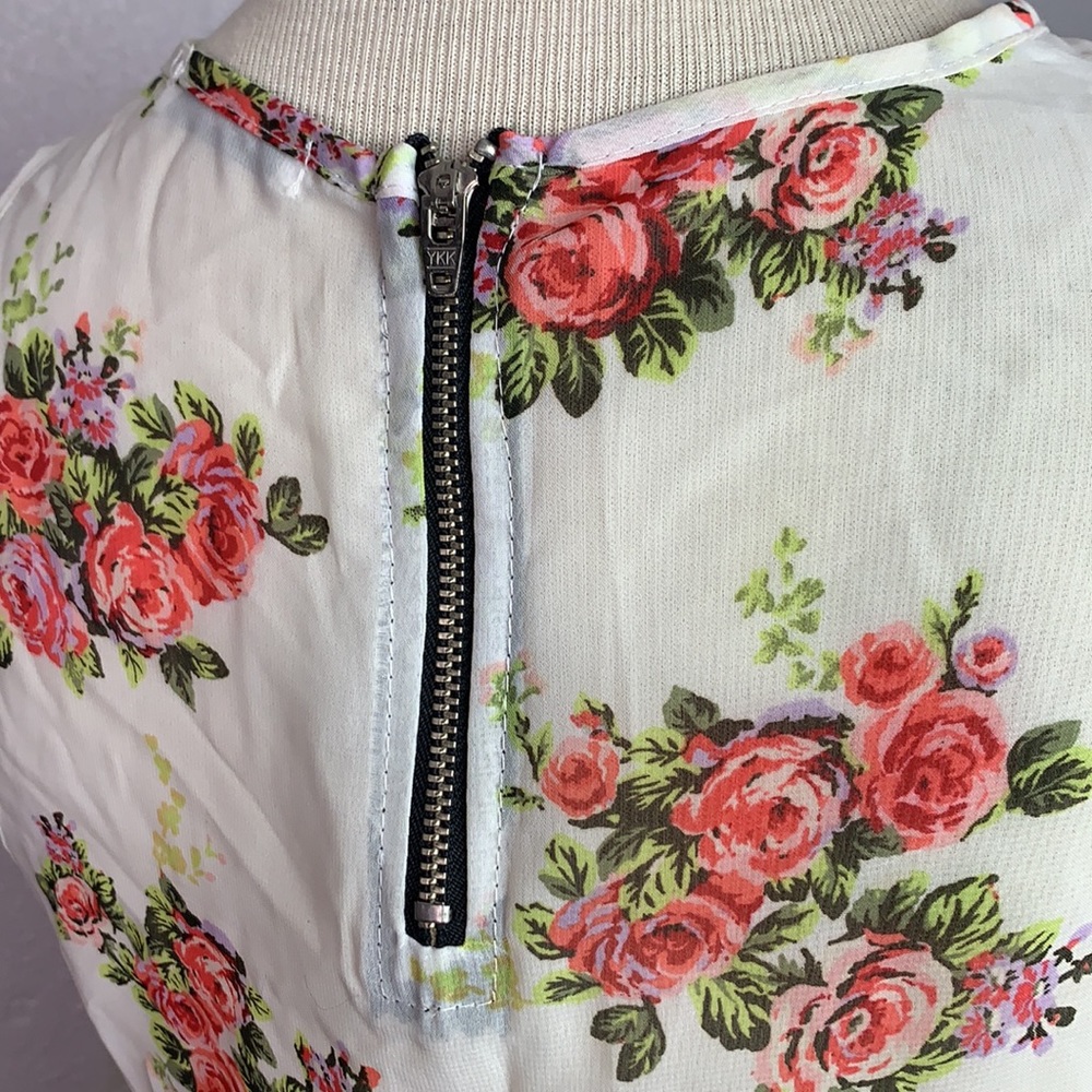 Flower Pattern Blouse - Picture 3 of 4